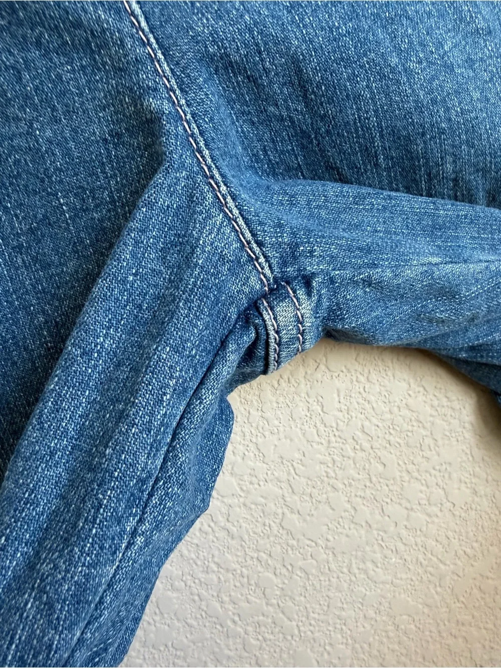 Escada Blue Denim Straight Jeans 36 US 6 Pink Leather Heart Patch Bow Ankle - Picture 8 of 14